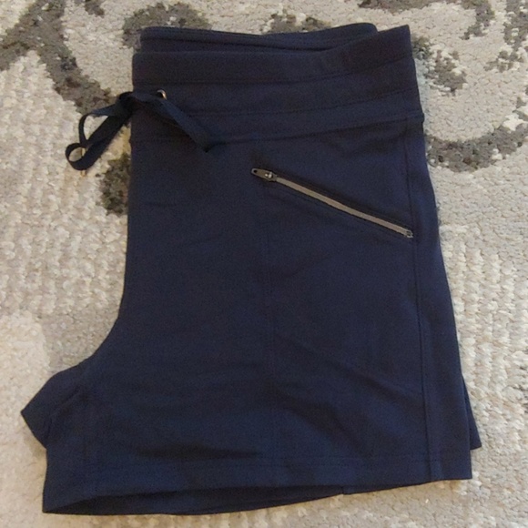 Athleta Pants - Athleta 4" inseam navy blue shorts, size medium